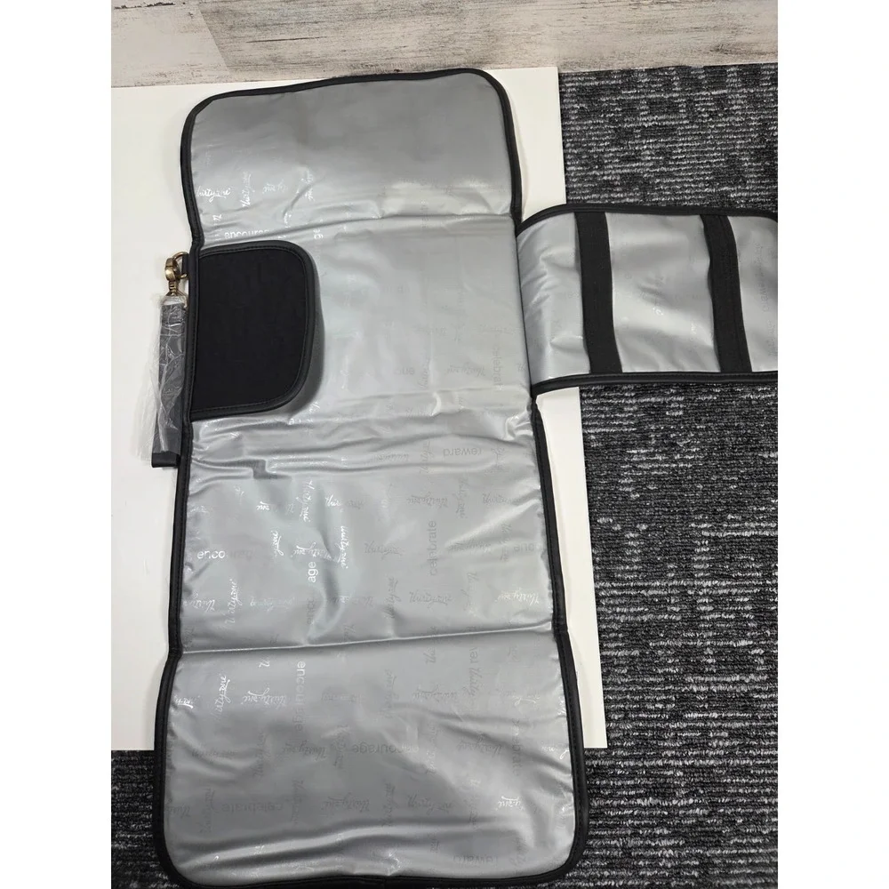 Thirty One ON-THE-GO CHANGING‎ CLUTCH - NWT
